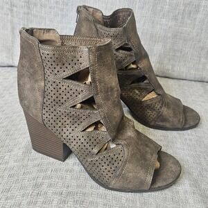 Maurices Trixie Cut brown shimmer stacked heel ankle booties.  Womens Size 9w ?
